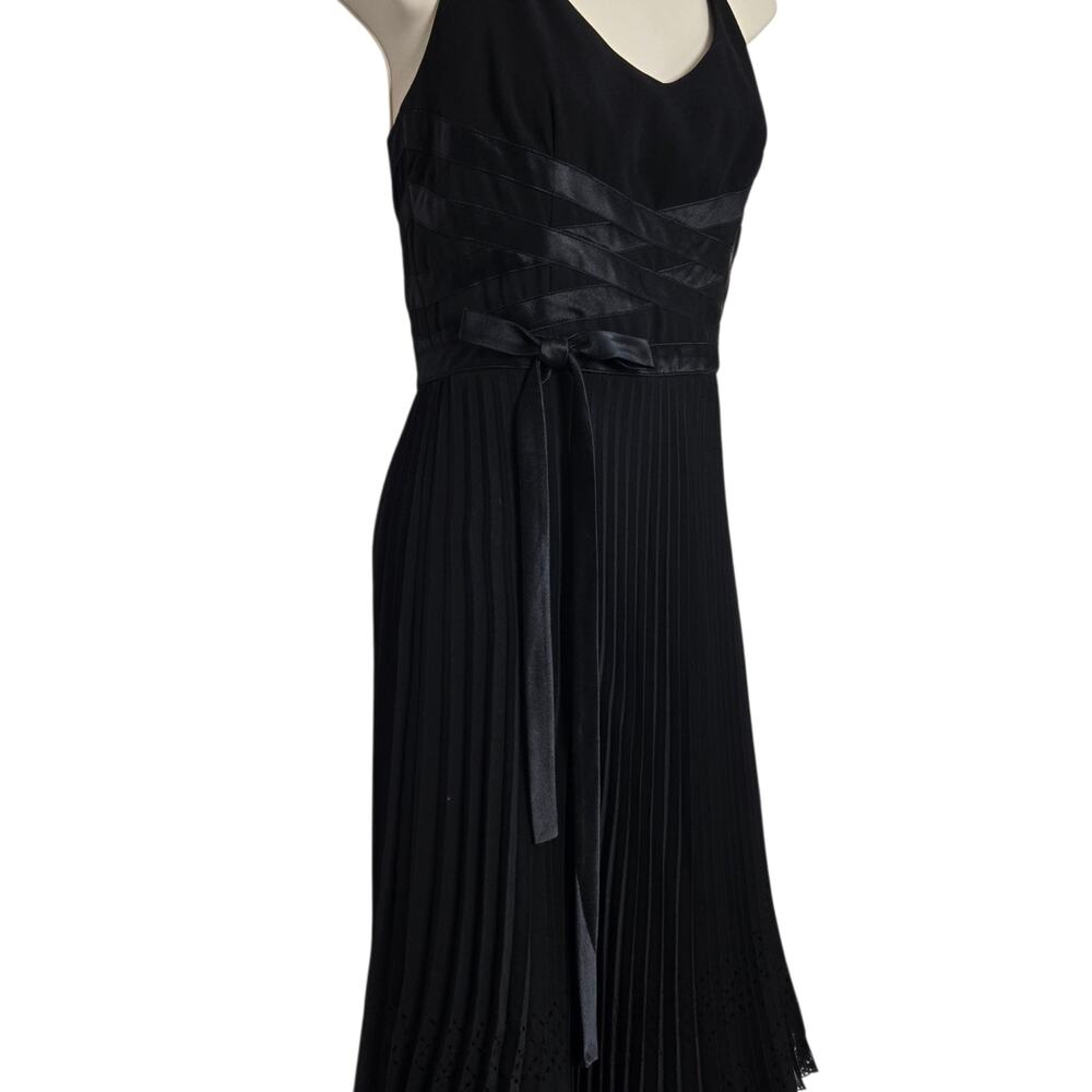 Kay Unger Silk Cocktail Dress Size 4 Black Halter Laser Cut Accordion Pleat